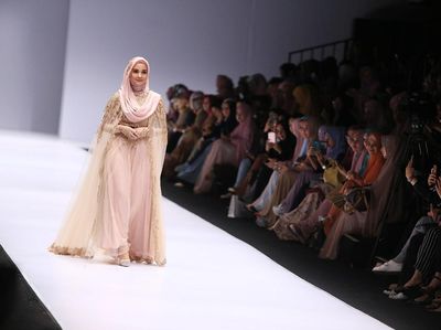 Lenggak-lenggok Risty Tangor hingga Shireen Sungkar di JFW 2016