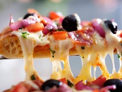 Teror Asam Lambung di Balik Nikmatnya Cokelat dan Keju