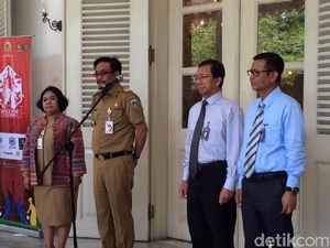 Jelang Cuti, Ahok-Djarot Kerjakan Disposisi yang Menumpuk Hingga Larut