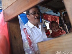 Dihujani Batu, Djarot: Kita Harus Kuat-kuatan Sadarkan PKL Tak Tertib
