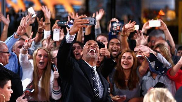 Ketika Selfie dengan Selebriti Jadi Obsesi