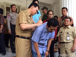 Antre Bertemu Ahok, Warga Minta Pekerjaan Hingga Cetak Buku
