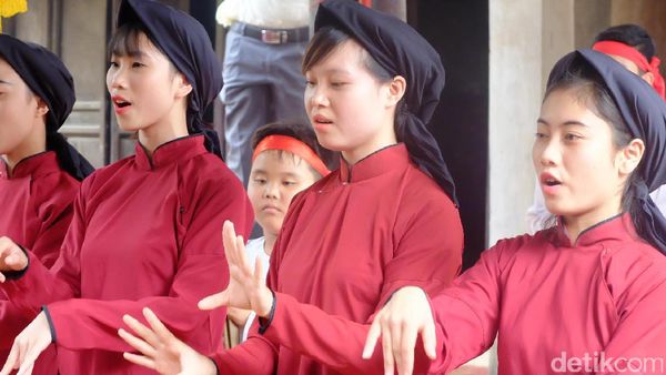 Jatuh Hati dengan Biduan Cantik Vietnam