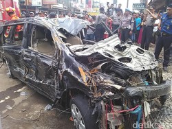 Kondisi Mobil Livina yang Hanyut Setelah Dievakuasi: Remuk, Nyaris tak Berbentuk
