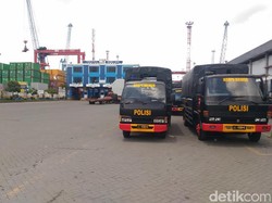 Tenaga Kerja Bongkar Muat Demo di Pelabuhan Tanjung Perak