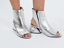 Editors Choice: Opsi 5 Ankle Boots Silver yang Diramalkan Akan Tren