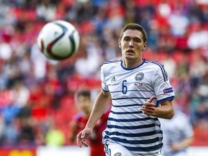 Gladbach Berharap Bisa Pertahankan Christensen