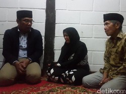 Melayat Korban Tewas Banjir, Ridwan Kamil: Sekolah Anak Kami yang Urus