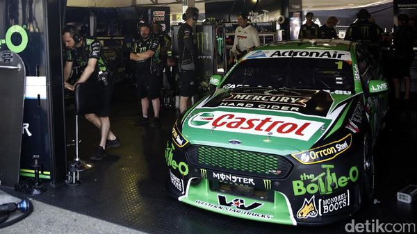 Melihat Paddock Pebalap Castrol V8 Supercars
