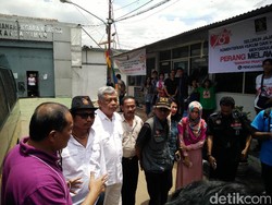 Keluarga dan Kerabat Jenguk Eks Menkes Siti Fadilah di Rutan Pondok Bambu