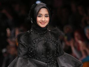 Terima Honor Pertama, Laudya Cynthia Bella Beli Sepatu