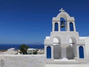 Tips Liburan Ala Backpacker di Santorini