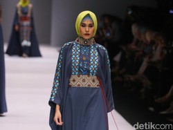 Ornamentasi Kaya Detail dalam Rancangan Abaya Vivi Zubedi