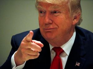 Trump Kecam Putusan FBI Tak Jeratkan Pidana pada Hillary Terkait Skandal Email Trump Kecam Putusan FBI Tak Jeratkan Pidana pada Hillary Terkait Skandal Email