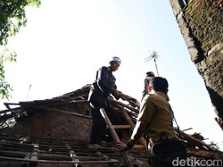 Berkah Kuncen Abah Tarmedi, Rumah Reyotnya Diperbaiki karena Aduan Warga