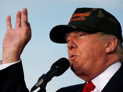 Trump Serukan Obama Ikut Diselidiki Terkait Skandal Email Hillary Clinton