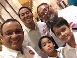 Melihat Kedekatan Anies Baswedan dengan Bambang Widjojanto