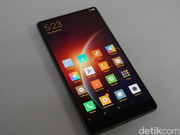 Xiaomi Mi Mix, HP Full Screen yang Aneh Banget di Zamannya