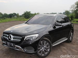 Mobil Warna Hitam Haram Melintas di Sini
