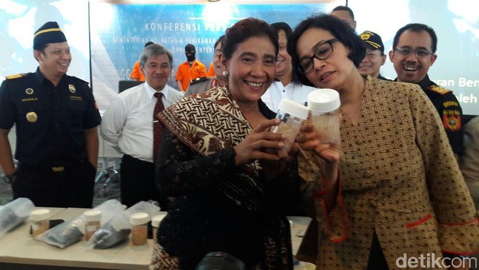 Sri Mulyani dan Susi Pudjiastuti Sri Mulyani dan Susi Pudjiastuti