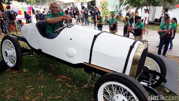 Mobil Touring Jadul Tahun 1912