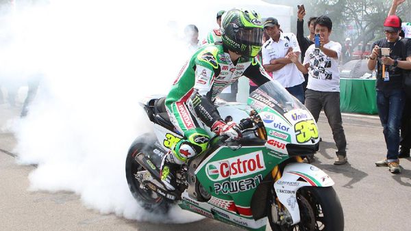 Aksi Burnout Cal Crutchlow di Kemayoran