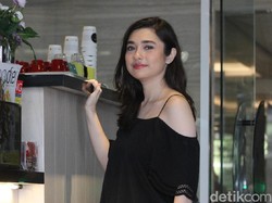 Ini Amanda Rigby, Dara Asal Inggris yang Jadi Ratu Sitkom