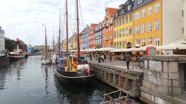 Negeri Paling Bahagia Sedunia, Pelabuhannya Ya Seperti Ini