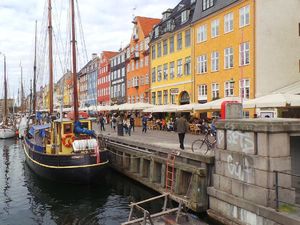 Negeri Paling Bahagia Sedunia, Pelabuhannya Ya Seperti Ini