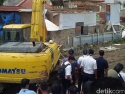 Penertiban Rumah Pinggir Rel KA di Medan Ricuh, Warga Melawan Lempar Batu