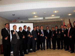 Kunker ke Jepang dan London, Gubernur Jatim dan Beberapa Pejabat Ajak Istri