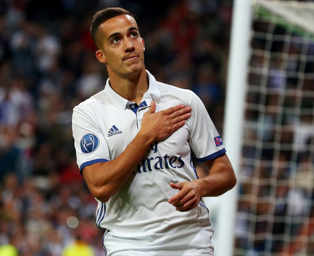 Football Soccer - Real Madrid v Legia Warsaw - UEFA Champions League - Santiago Bernabeu stadium, Madrid, Spain - 18/10/16 Real Madrid's Lucas Vazquez celebrates after scoring a goal. REUTERS/Javier Barbancho