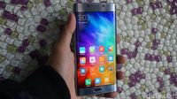 Lengkungan Layar Mi Note 2 yang Mirip S7 Edge