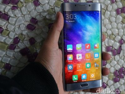 Lengkungan Layar Mi Note 2 yang Mirip S7 Edge