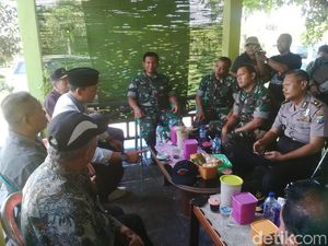 Puluhan Warga Kembali Tuntut Hak Tanah Warisan yang Dikuasai TNI Puluhan Warga Kembali Tuntut Hak Tanah Warisan yang Dikuasai TNI