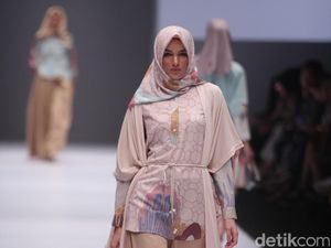 Inspirasi Hutan Bernuansa Cerah dalam Rancangan Busana Ria Miranda