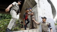 Satpol PP Razia PMKS di Blok M