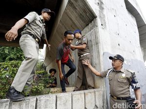 Satpol PP Razia PMKS di Blok M