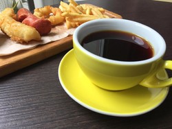 Trafique Coffee: Asyiknya Menyeruput Kopi Aromanis Ditemani Chicken Darlings