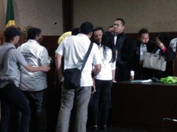 Pelukan Otto untuk Jessica Usai Divonis 20 Tahun