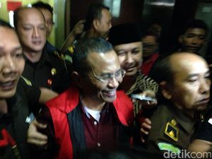 Dahlan Iskan Minta Dibawakan Mesin Ketik ke Rutan Medaeng
