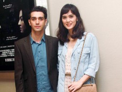 Fachri Albar Borgol Tangan Renata saat Kencan Pertama