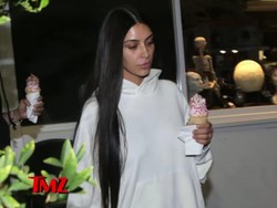 Pasca Perampokan Paris, Kim Kardashian Tampil Tertutup dengan Sweater Oversized