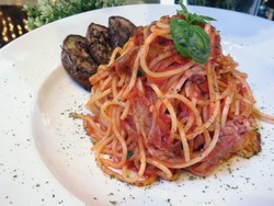 La Storia del Banchetto, Kolaborasi Unik antara Makanan dan Gaun Gaya Eropa