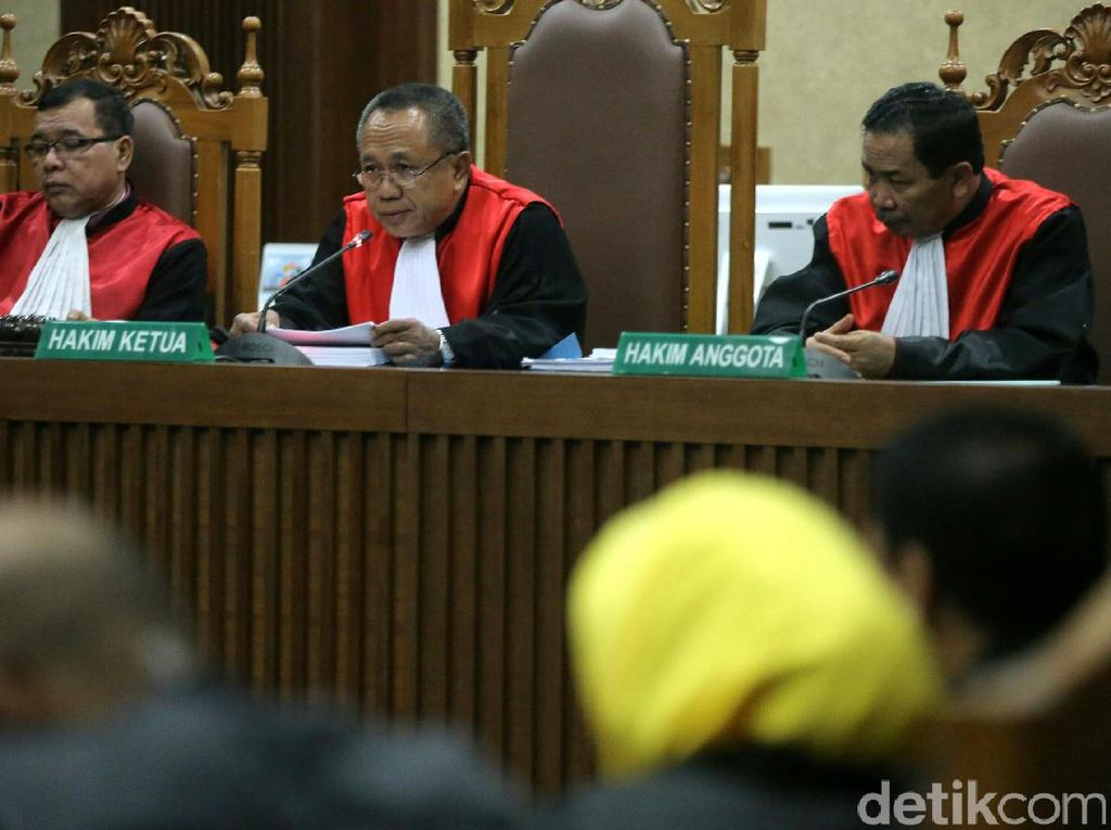 Hakim: Tangisan Jessica Wongso Sandiwara Hakim: Tangisan Jessica Wongso Sandiwara