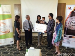 Ahli Waris Nasabah Kartu Kredit Bank Mega Terima Santunan Rp 500 Juta