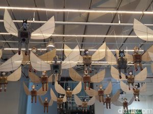 Heri Dono Boyong Karya Seni Smiling Angels from the Sky ke Hong Kong Heri Dono Boyong Karya Seni Smiling Angels from the Sky ke Hong Kong
