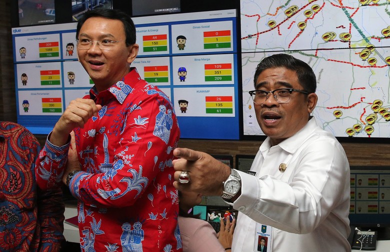 Image result for foto Ahok-Djarot salam komando dengan Sumarsono