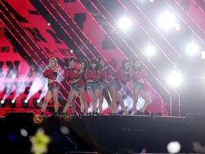 Daebak! Aksi Para Idol Kpop di Busan One Asia Festival 2016 (2) Daebak! Aksi Para Idol Kpop di Busan One Asia Festival 2016 (2)