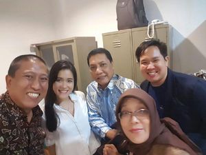 Senyum Optimis Jessica Jelang Sidang Vonis Senyum Optimis Jessica Jelang Sidang Vonis